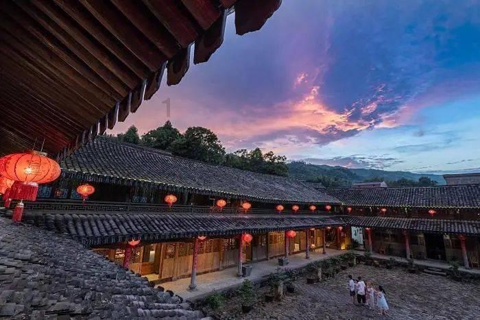 逃出田园庭院