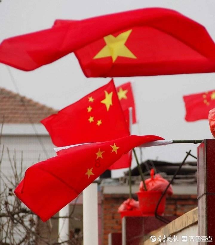 打雷姐情人节内衣大片释出 穿蕾丝比基尼丰腴火辣