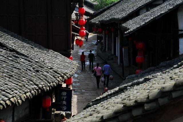 杭州市十四届人大四次会议举行第二次全体会议